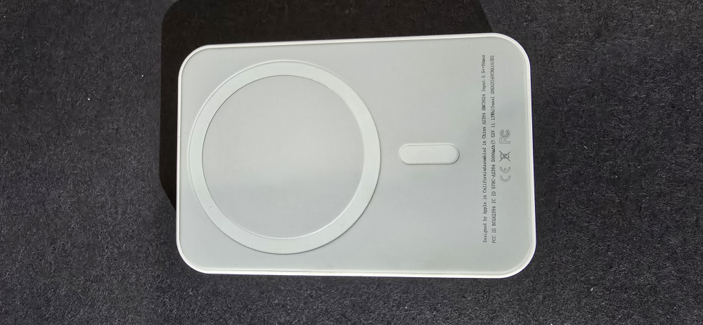 Apple MagSafe Battery Pack - photo 2