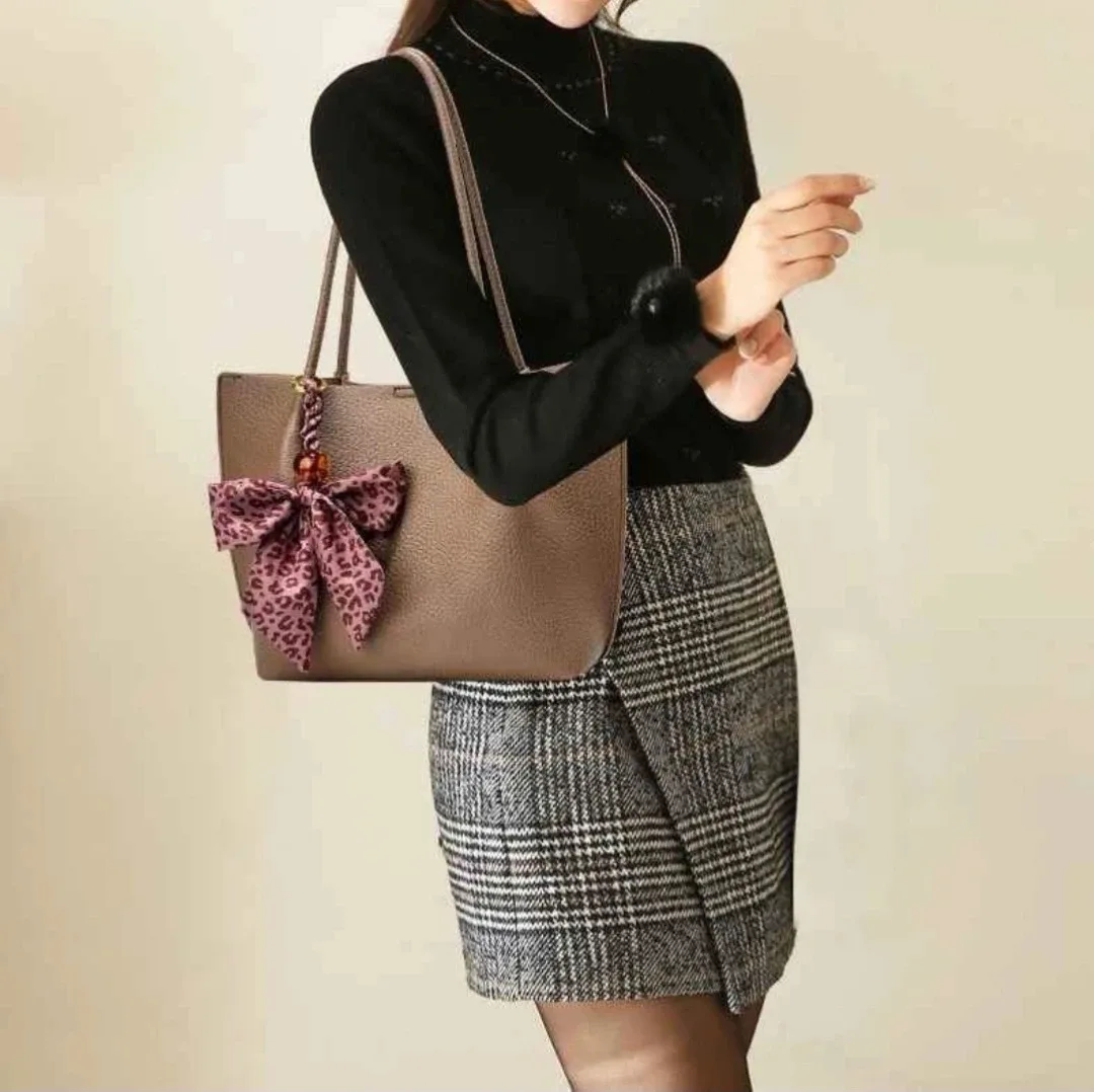 Two Brand New Bags Tote & Pouch image indicator(3)