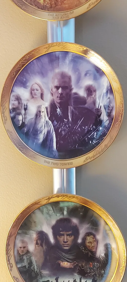 Lord of the Rings Decorative Plate Collection image indicator(3)