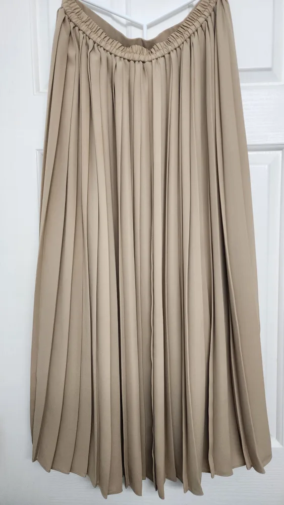 Uniqlo Pleated Skirt - Size L