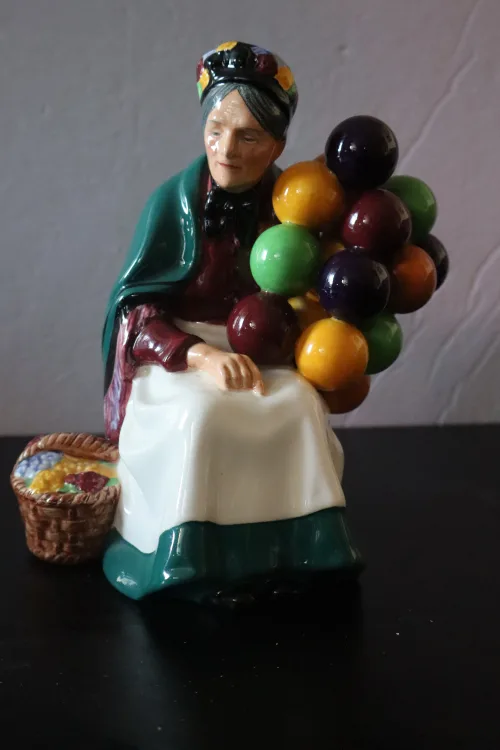 Royal Doulton "The Old Balloon Seller" & "Balloon Man" image indicator(3)