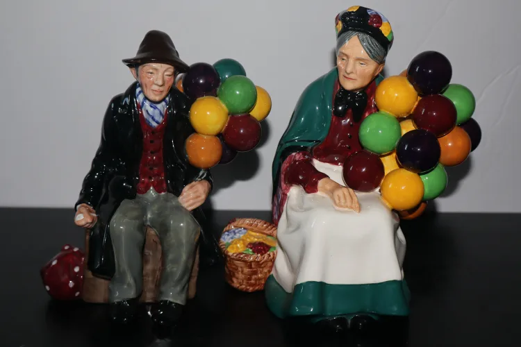 Royal Doulton "The Old Balloon Seller" & "Balloon Man" image indicator(5)