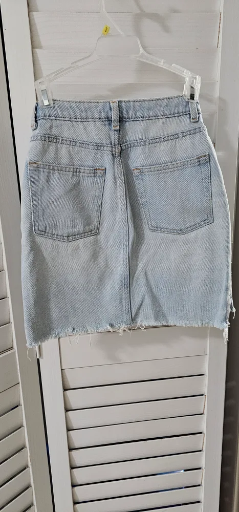 H&M Light Wash Denim Skirt image indicator(3)