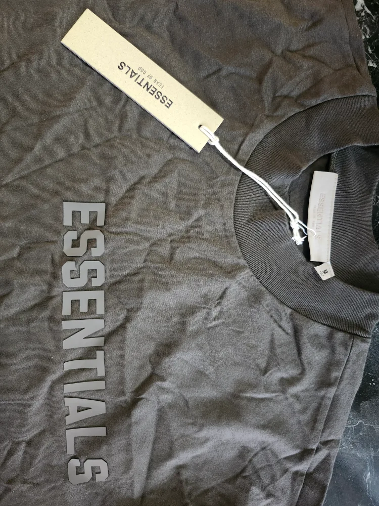 New Fear of God Essentials T-Shirt - Size M image indicator(2)