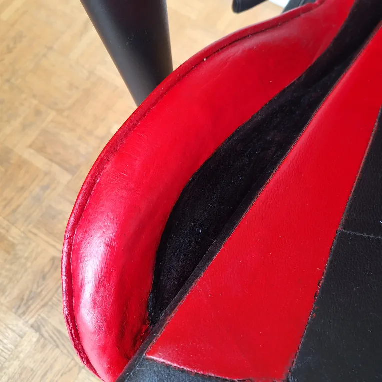 VITESSE Red and Black Gaming Chair image indicator(5)