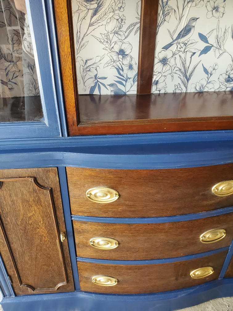 Vintage refinished China Cabinet - photo 3