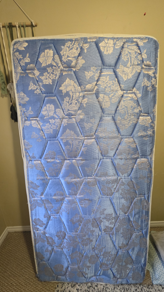 Single/ Twin spring mattress. 9 and half inch thickness.