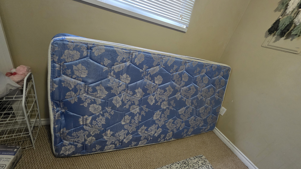 Single/ Twin spring mattress. 9 and half inch thickness. - photo 2