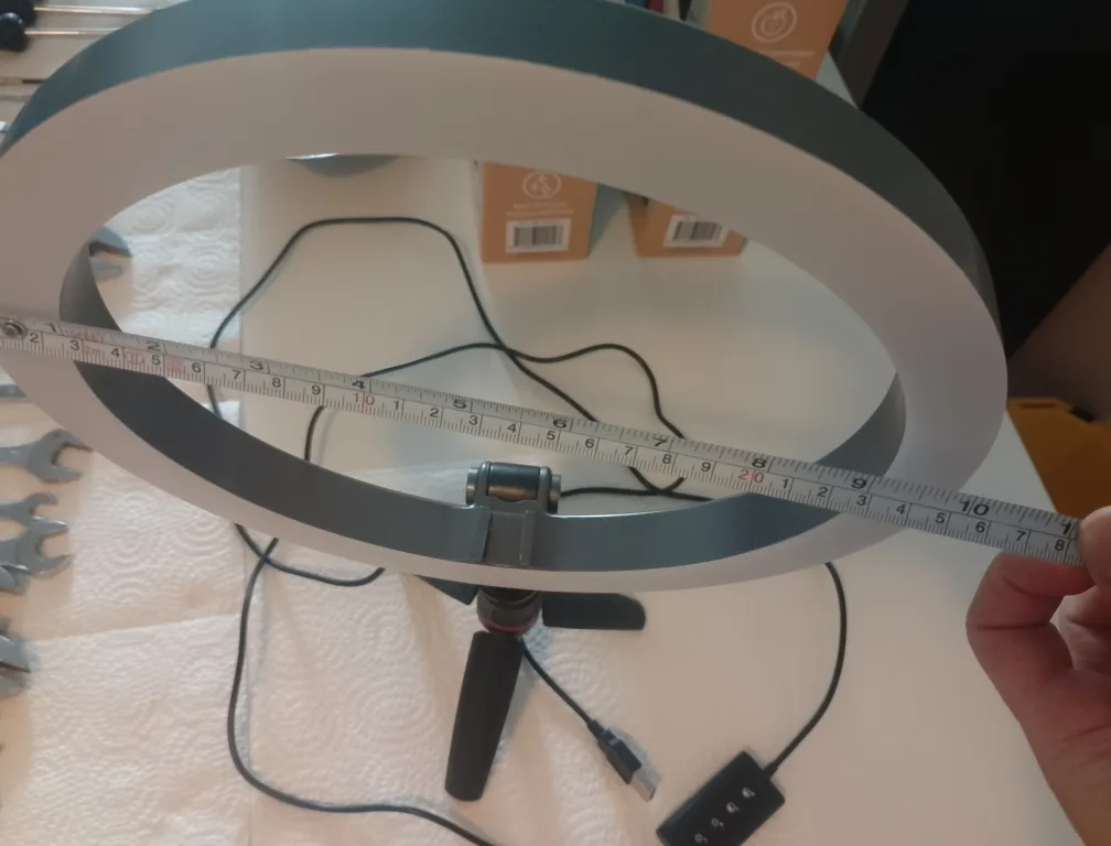 AS NEW Ring light tripod thumbnail