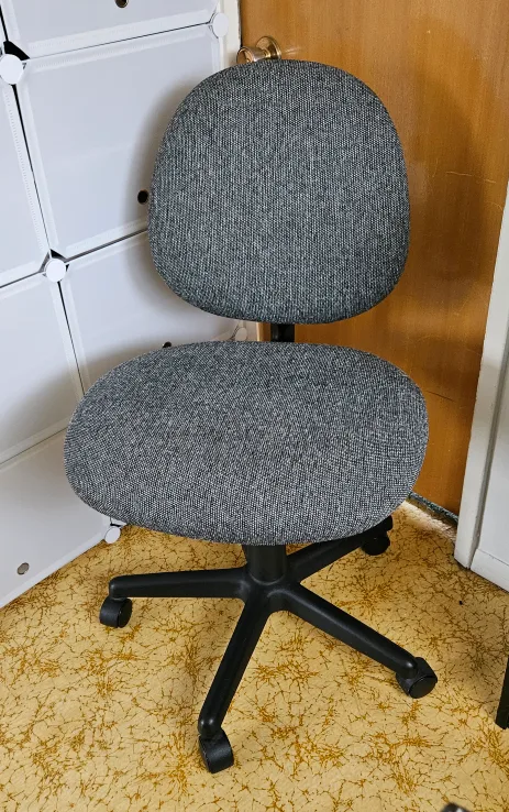 Office Chair - Grey #freecycle thumbnail
