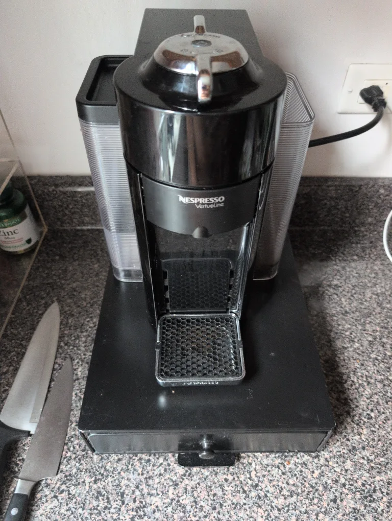 Nespresso Vertuo Coffee Machine + holder  🥕 image indicator(2)