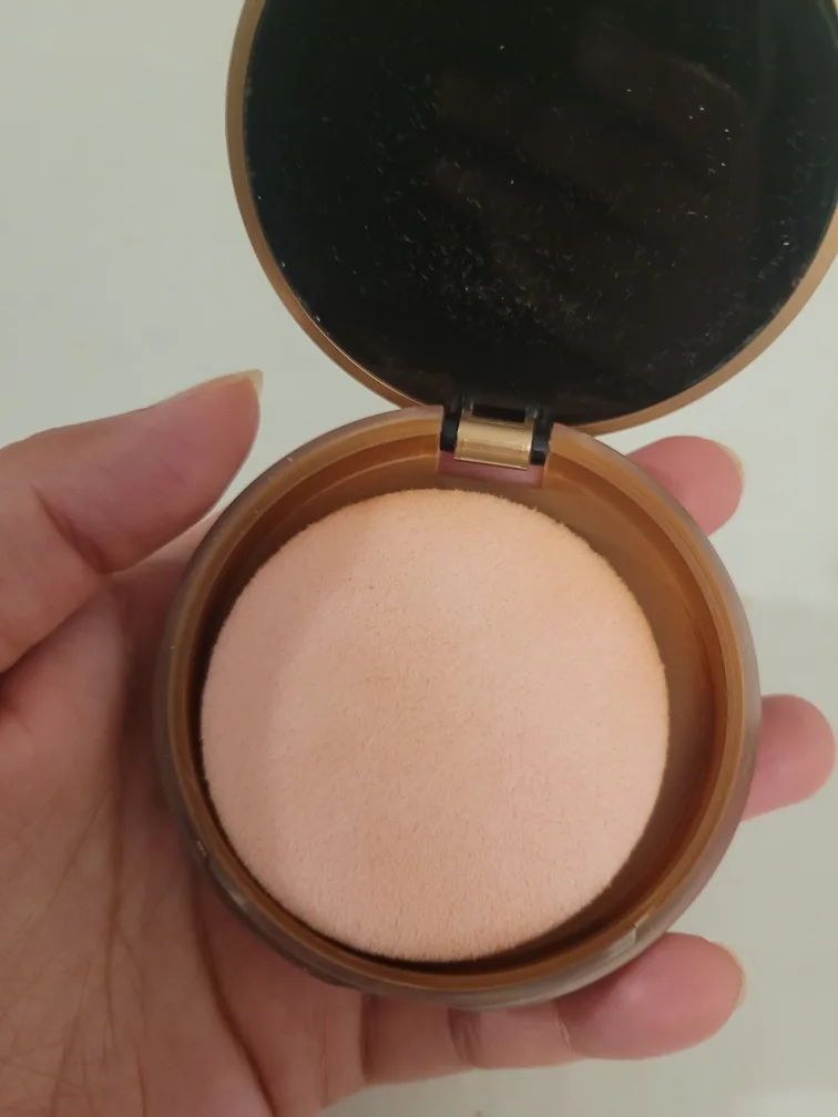 Too Faced Born This Way Multi-Use Complexion Powder image indicator(4)