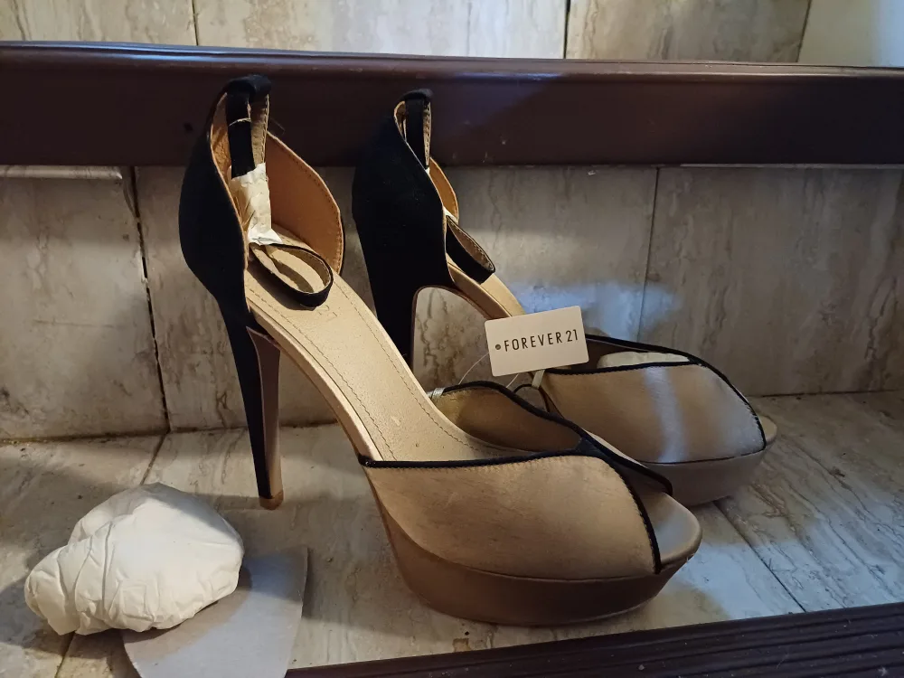 BNIB shoes: Elegant Beige Sandals/Heels image indicator(4)