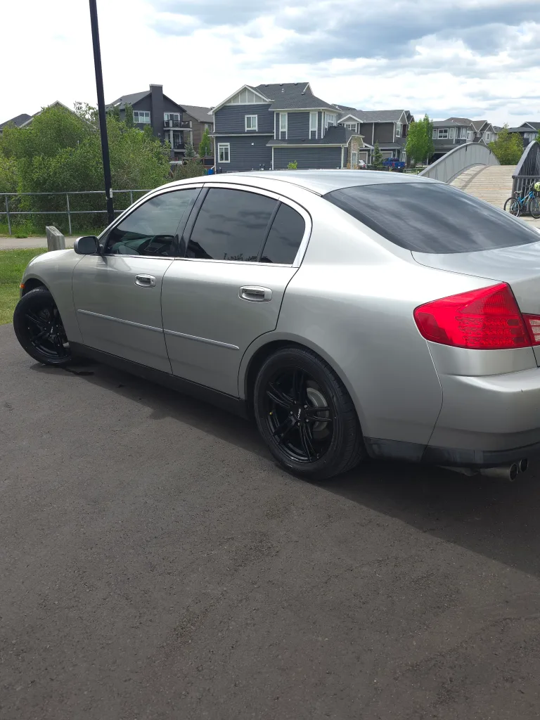 2004 Infiniti G35 Sedan - Low Kilometers image indicator(9)