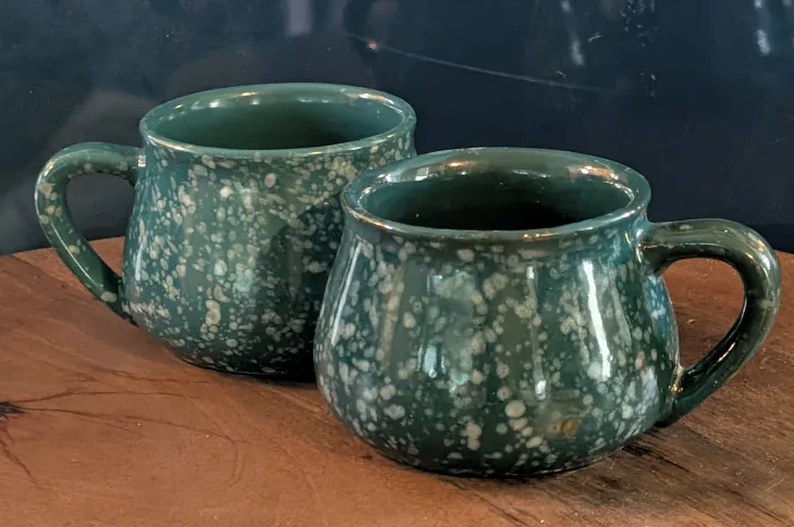 Set of 2 speckled green mugs thumbnail