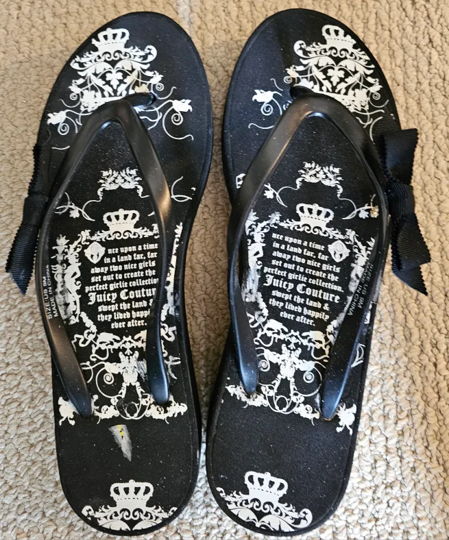Juicy Couture Flip Flops thumbnail
