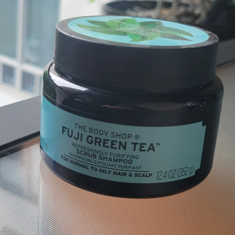 The Body Shop Fuji Green Tea Scrub Shampoo thumbnail