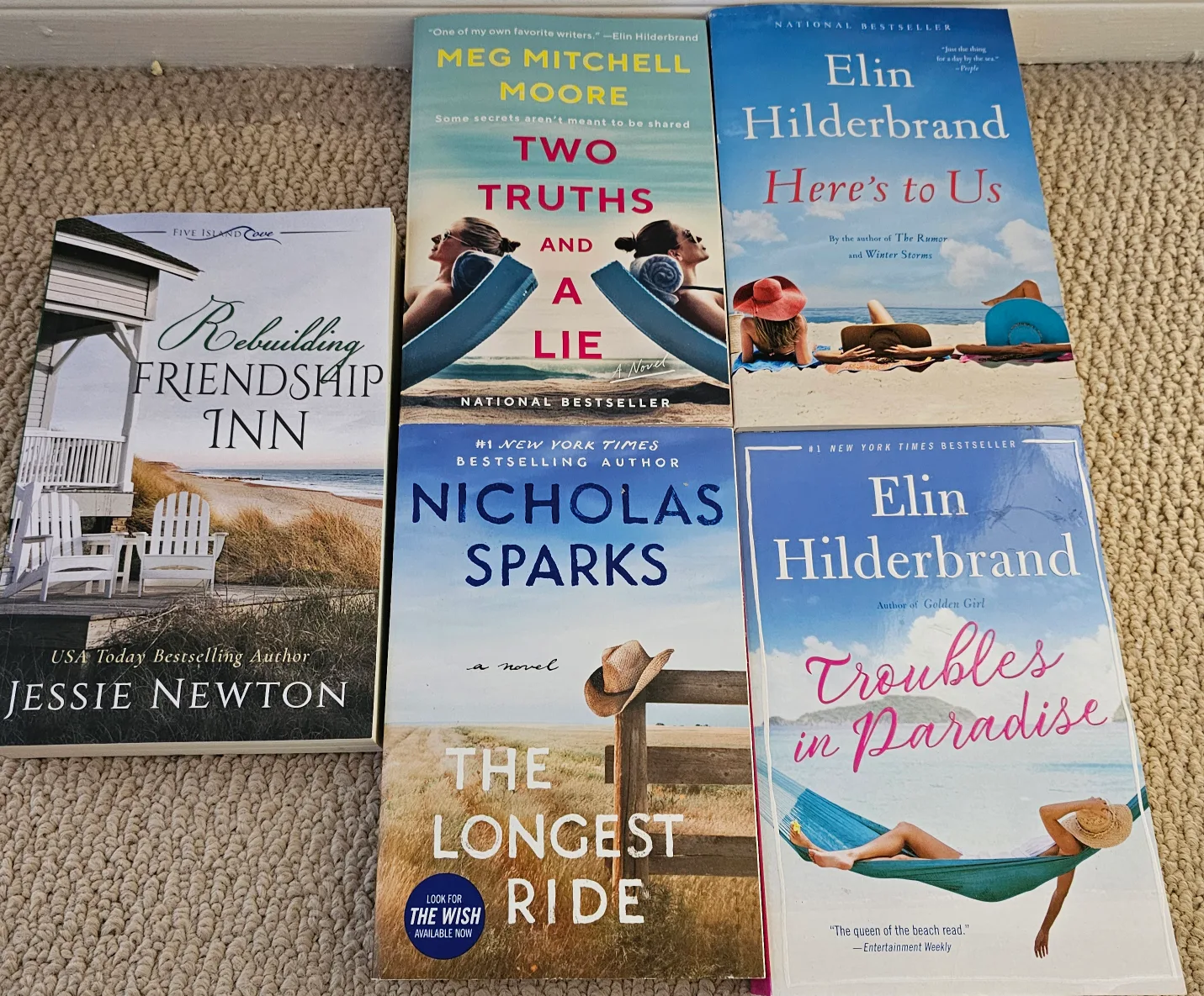 Beach reads 🌸 image indicator(2)