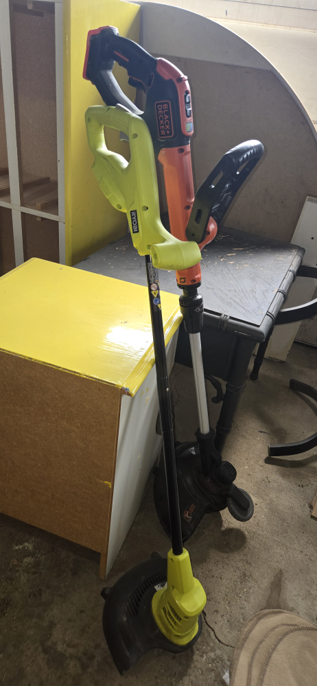 Ryobi String Trimmer with rechargable battery