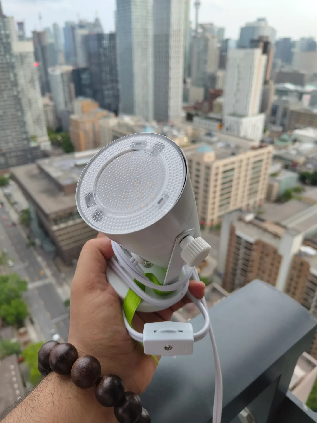 White spotlight image indicator(2)