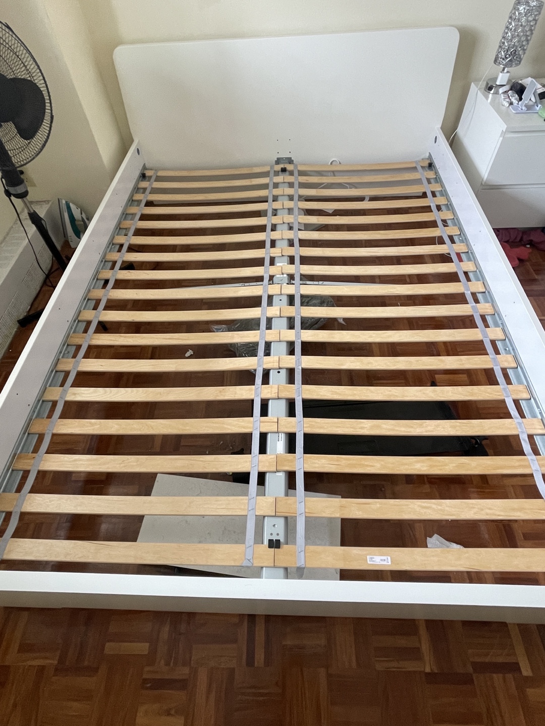 Queen-size White Bed Frame - photo 2