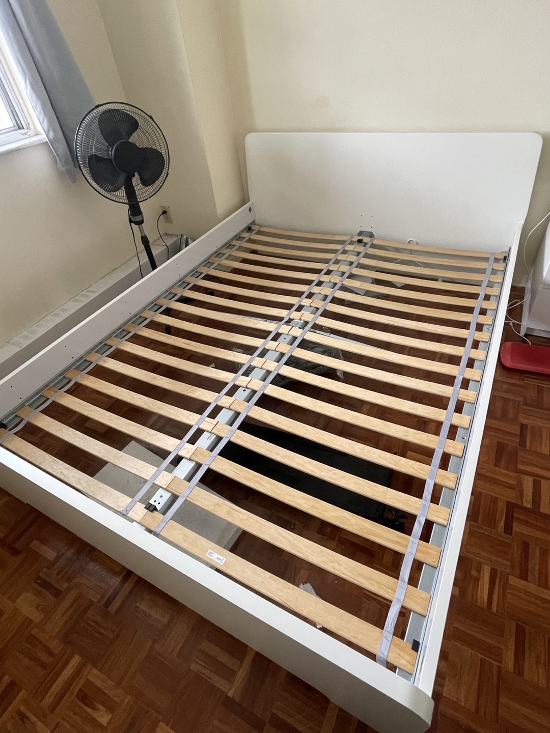 Queen-size White Bed Frame