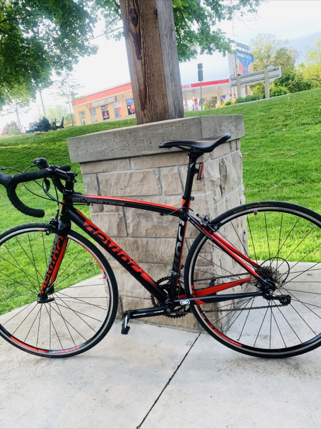 DEVINCI Road Bike with Trainer