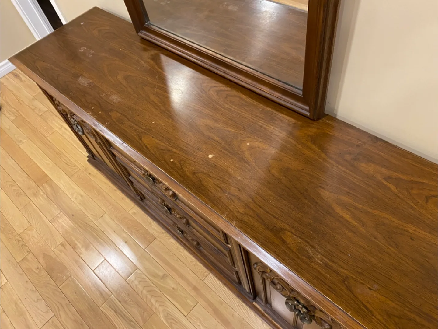 Elegant Vintage Peppler Dresser with Mirror (CAN DELIVER) image indicator(5)