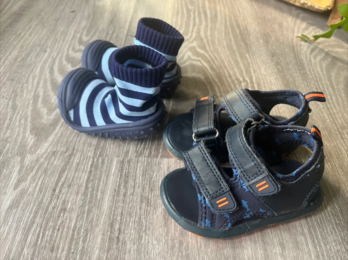 Baby boy's shoes thumbnail