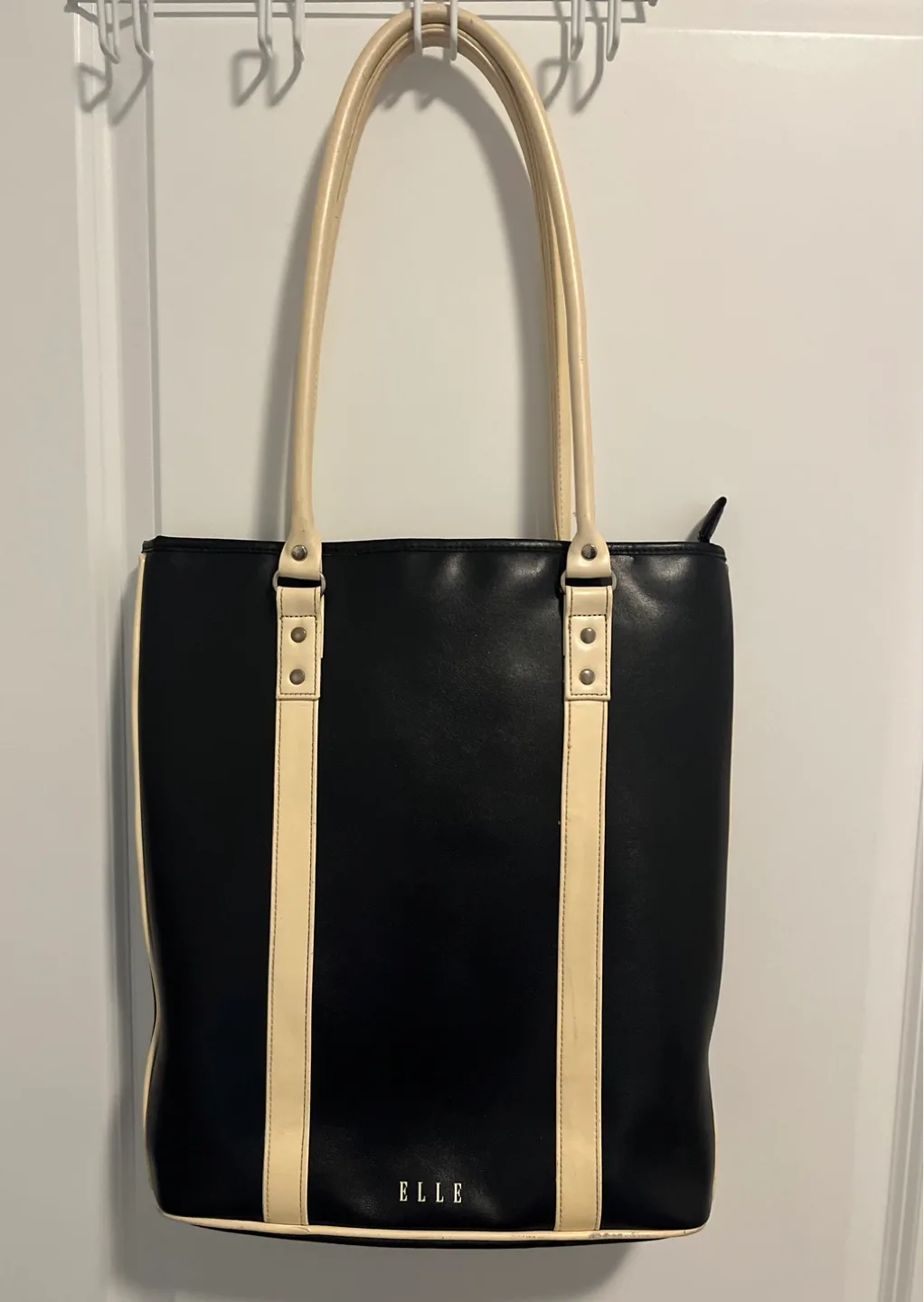 ‼️LIKE NEW🧚ELLE Bag‼️ thumbnail