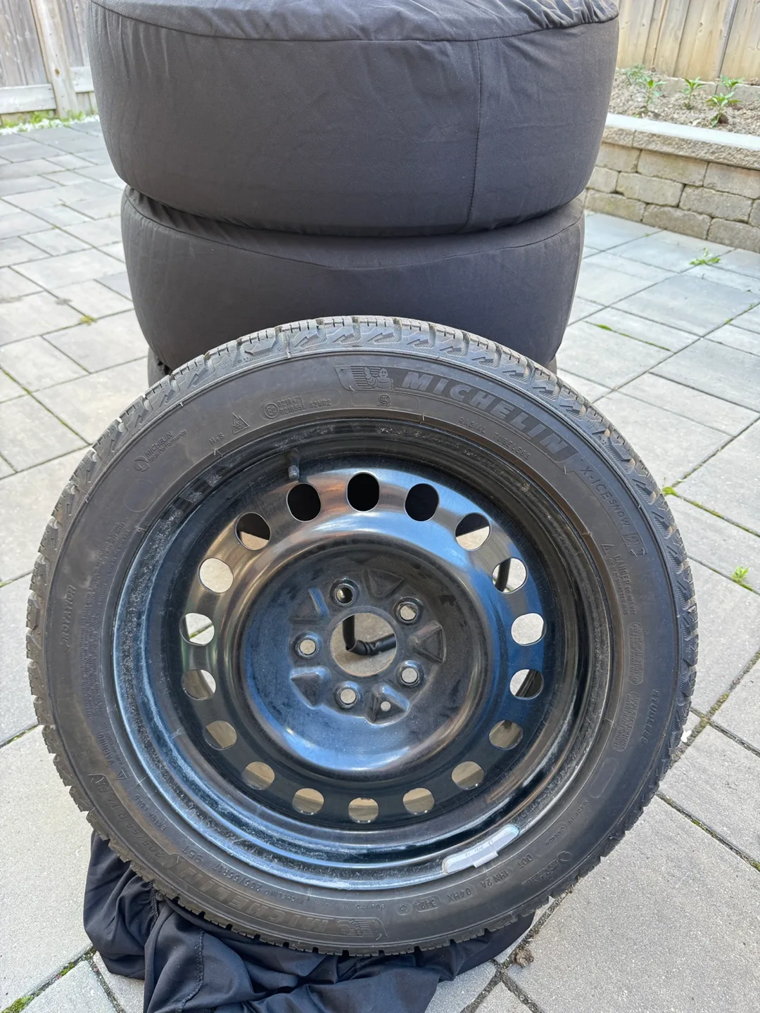 Michelin X-Ice Snow (205/55 R17) Winter Tires Set + Steel Rims image indicator(2)