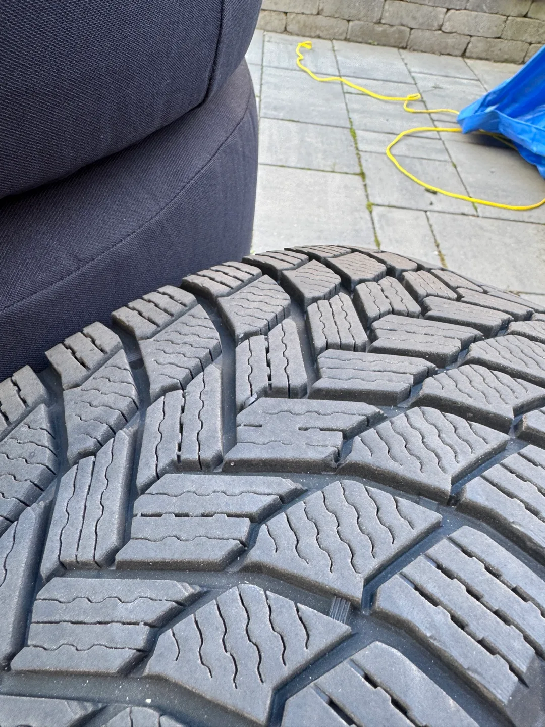 Michelin X-Ice Snow (205/55 R17) Winter Tires Set + Steel Rims image indicator(3)