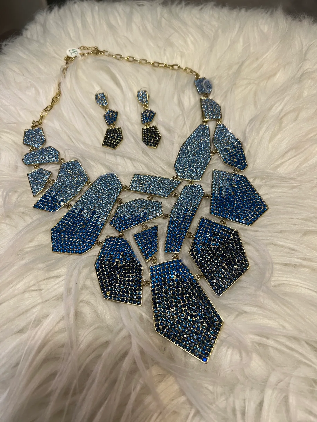 Blue rhinestone necklace and earring set image indicator(6)