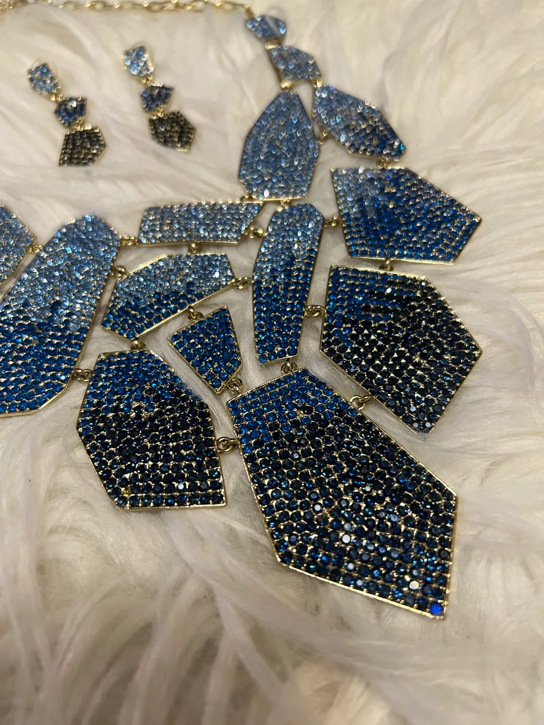 Blue rhinestone necklace and earring set image indicator(5)