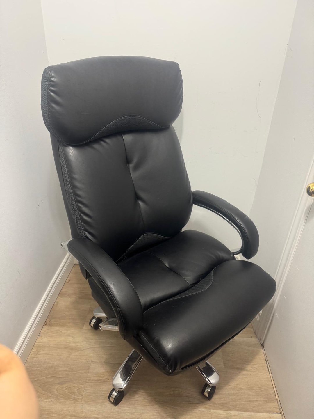 Black Leather Office Chair - photo 2