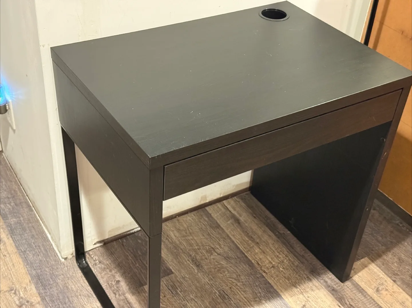 IKEA Micke Black Desk thumbnail
