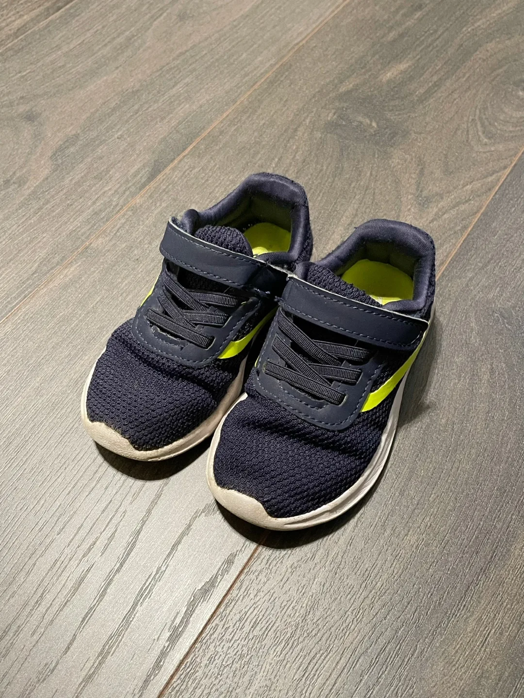 Excellent Condition Toddler Shoes Size 8 - Pls Read Description image indicator(4)