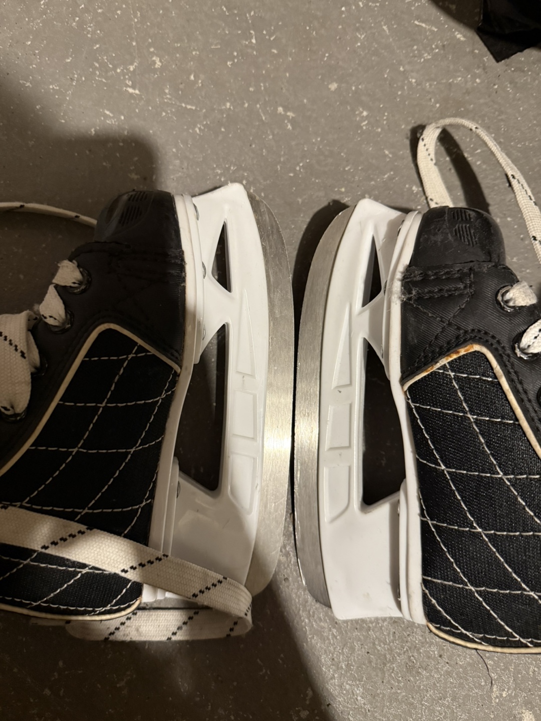 Hockey Skates & Knee Pads Bundle for $20 - photo 3