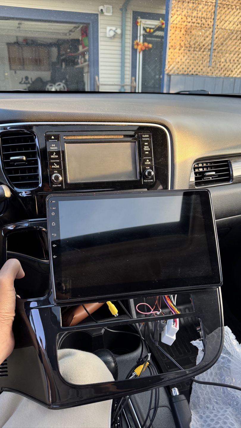 10 inch CarPlay screen For 2012-18 Mitsubishi Outlanders - photo 2