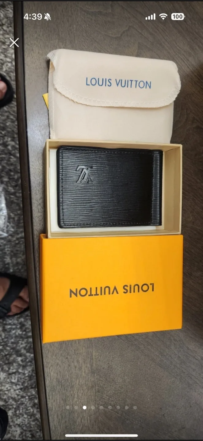 Louis Vuitton card holder 2 left pieces image indicator(2)