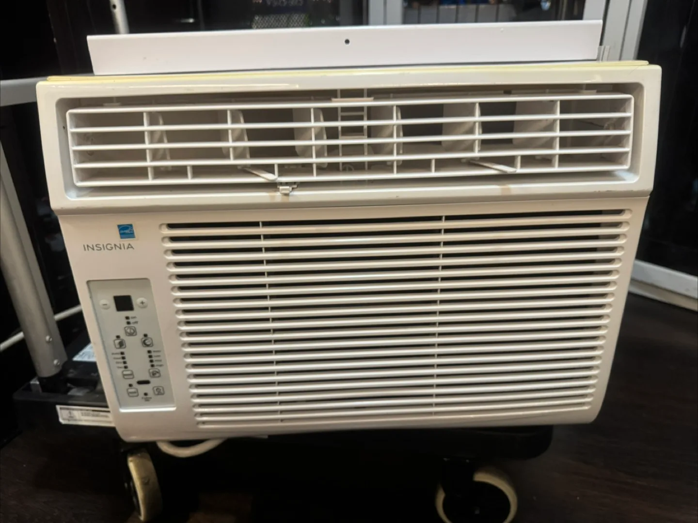 insignia 12000 btu air conditioner, used less than five weeks thumbnail
