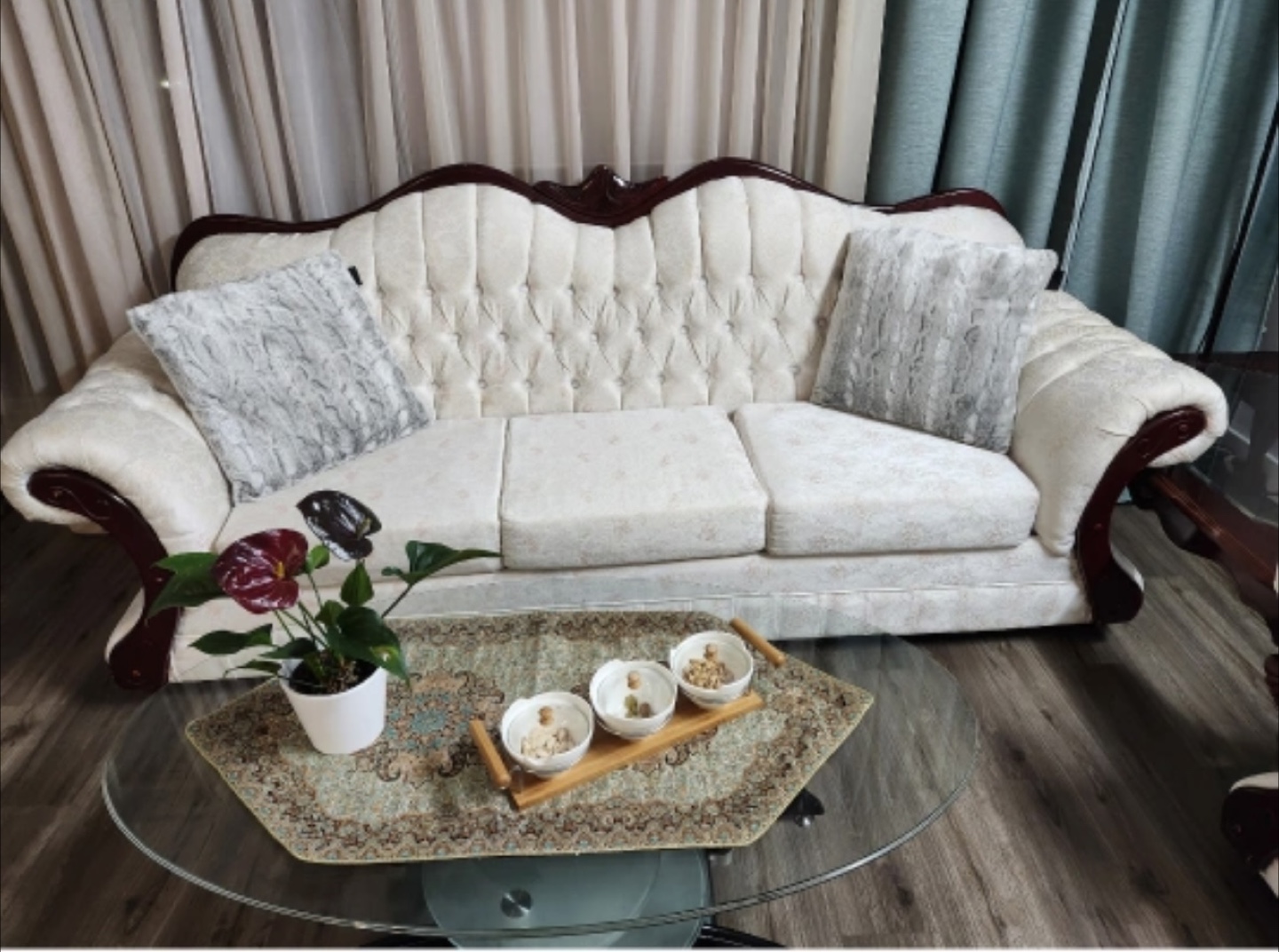 Elegant off-white Sofa set