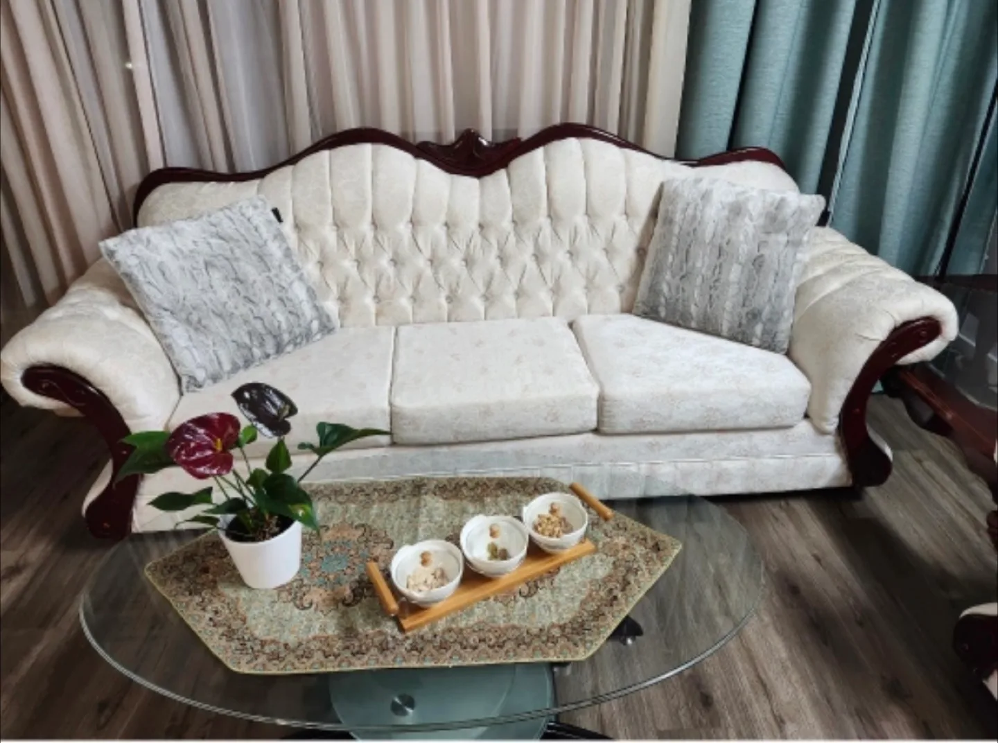 Elegant off-white Sofa set thumbnail