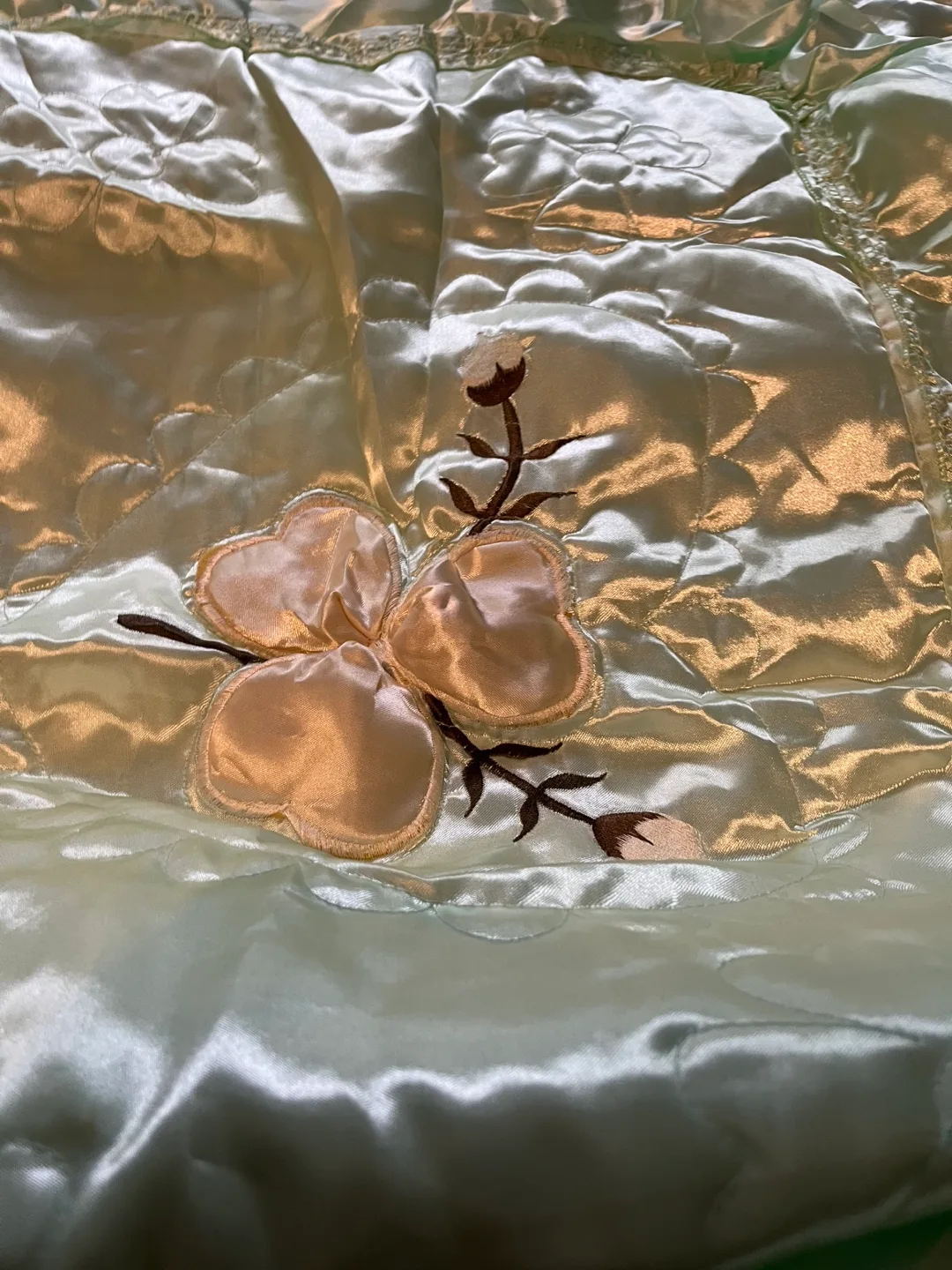 Floral Quilted Bed Cover image indicator(3)