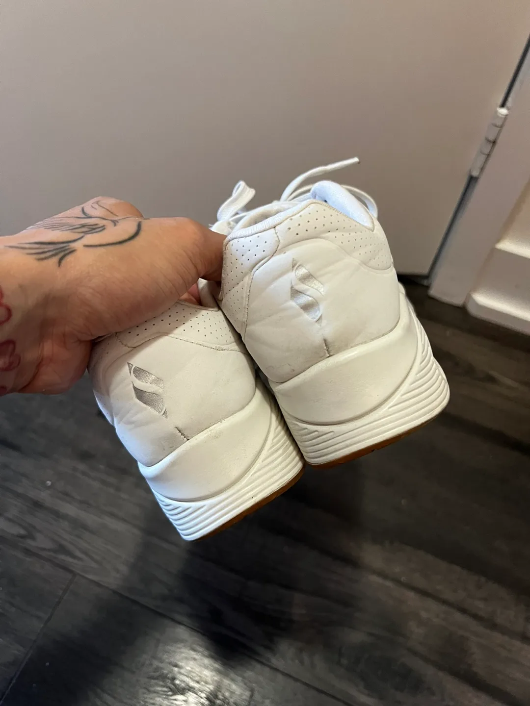 Skechers White Sneakers image indicator(4)