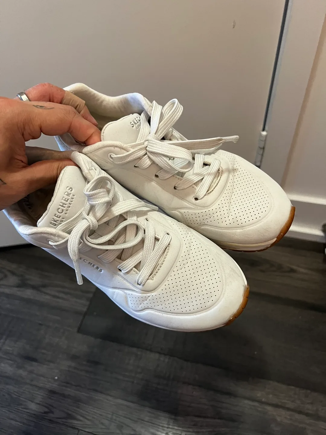 Skechers White Sneakers image indicator(2)