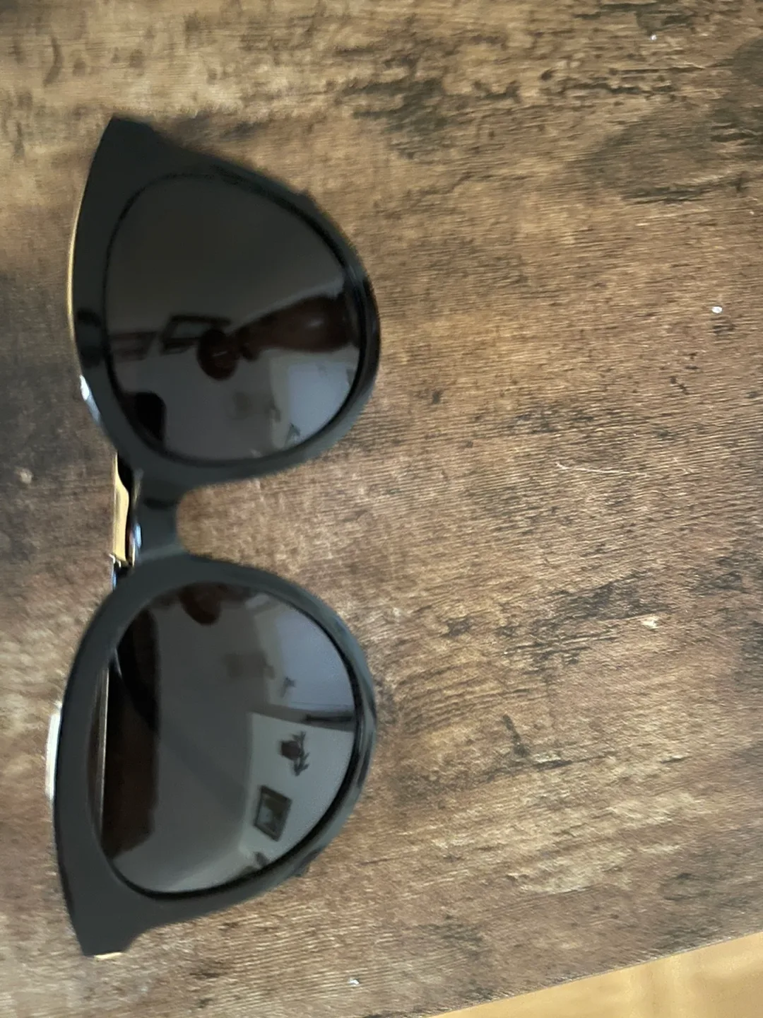 Black Sunglasses image indicator(4)