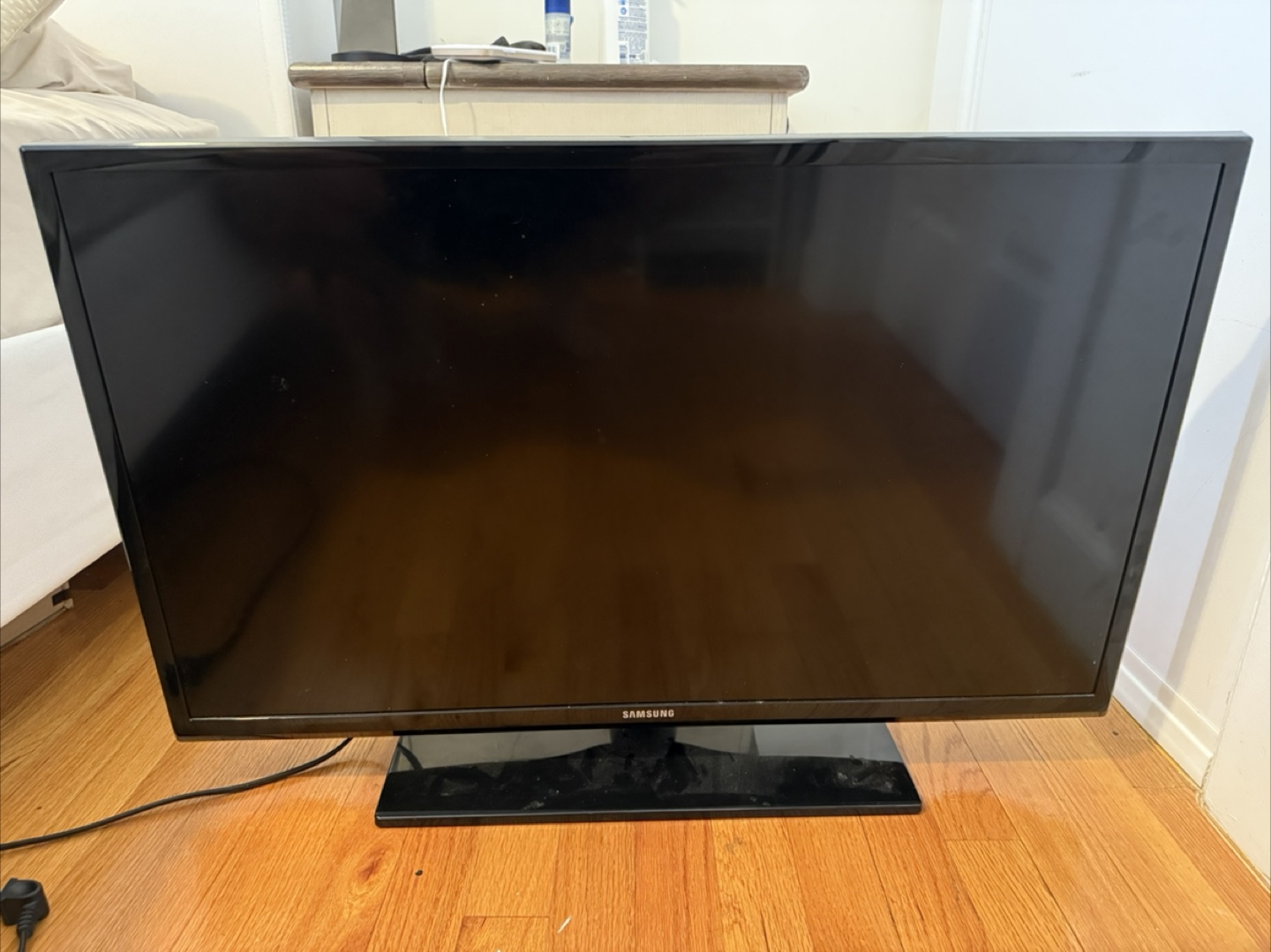 Samsung Flat Screen TV 31 inch. Not smart TV