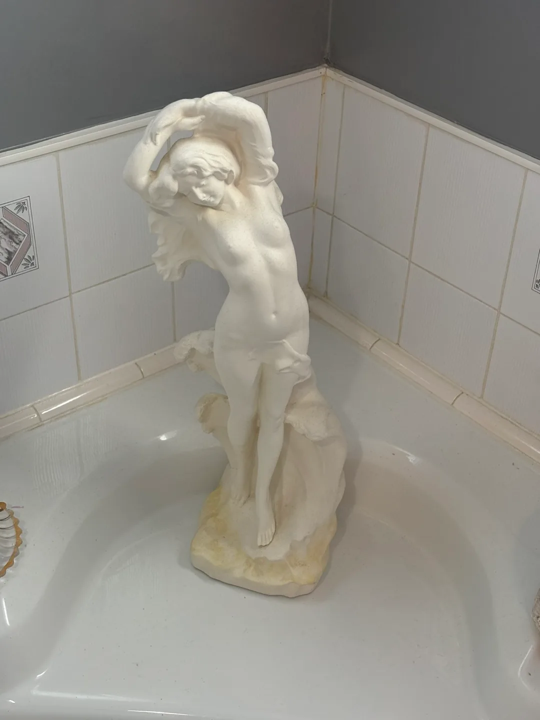 White Statue thumbnail