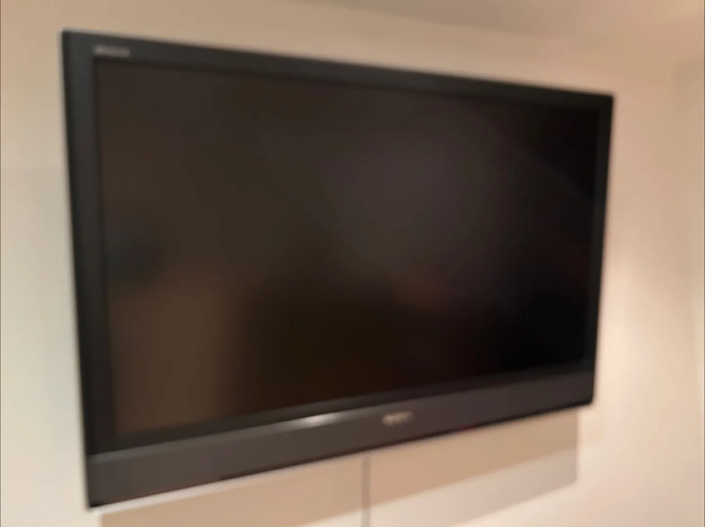 46 Inch Sony KDL-46V2500 TV with Remote thumbnail